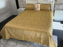 Load image into Gallery viewer, Chenille bedsheets with two pillowcases

