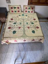 Load image into Gallery viewer, Chenille bedsheets with two pillowcases
