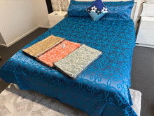 Load image into Gallery viewer, Chenille bedsheets with two pillowcases
