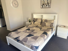 Load image into Gallery viewer, King/Super King Fitted Sheets

