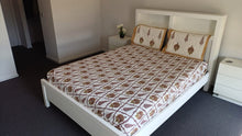 Load image into Gallery viewer, King/Super King Fitted Sheets

