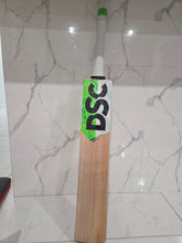 Load image into Gallery viewer, DSC Split 100 English Willow Bat
