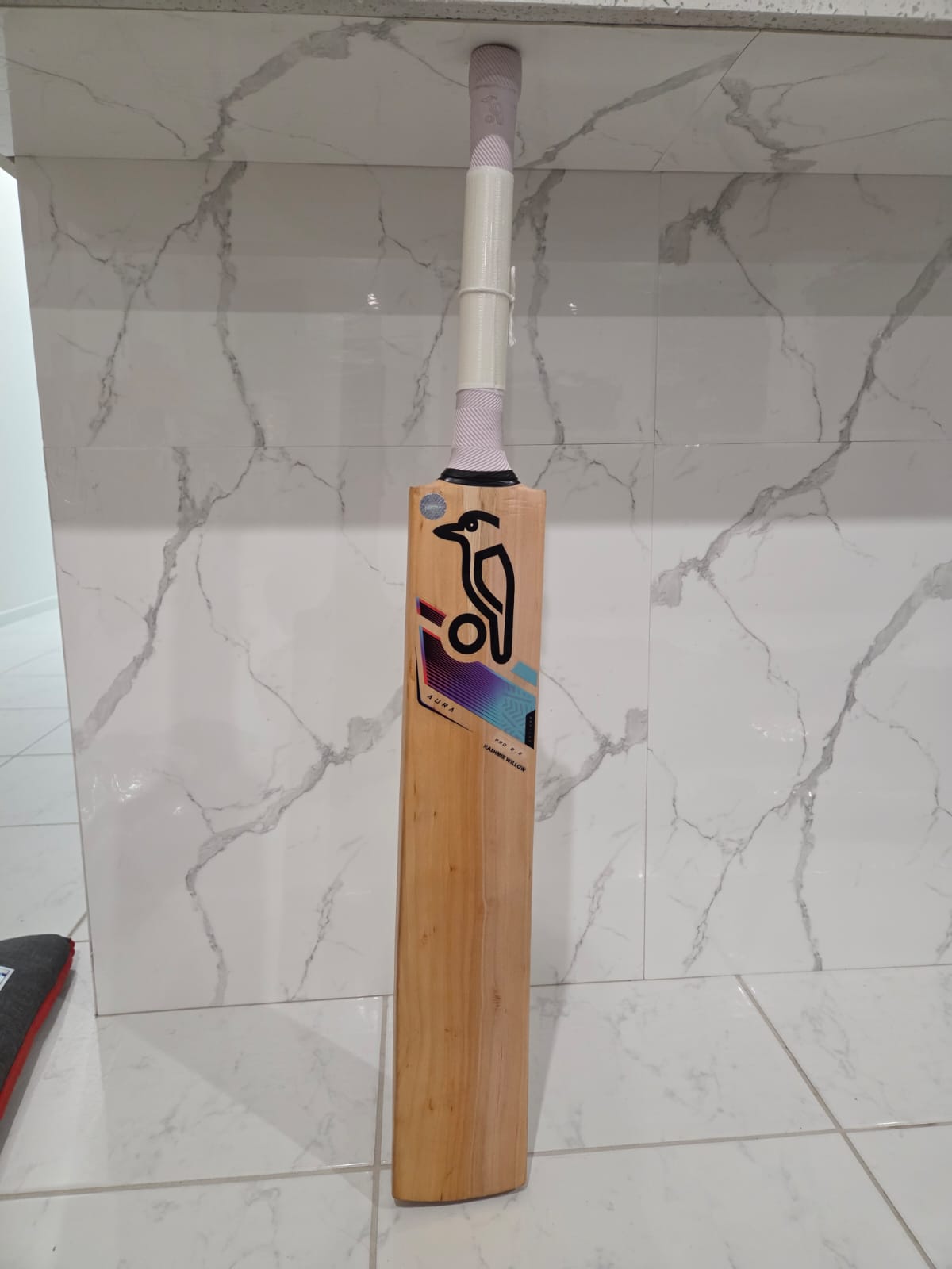 Kookaburra Aura Kashmir Willow Bat